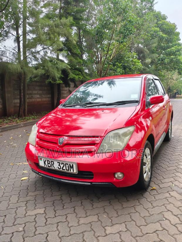 Toyota IST 2005 Red