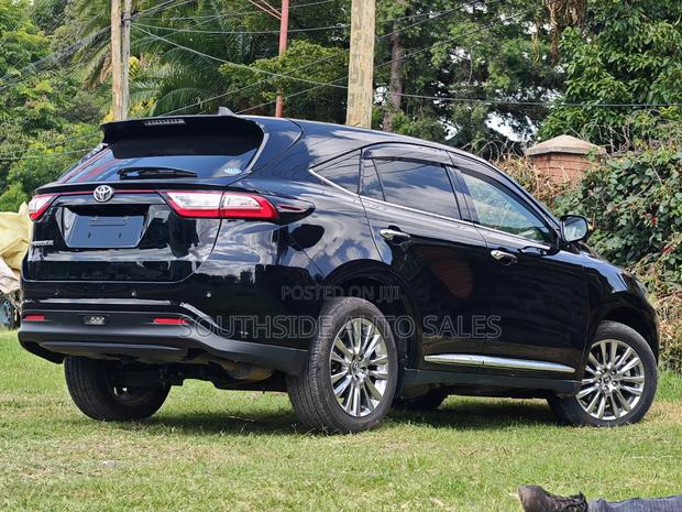Toyota Harrier 2.0 2018 Black