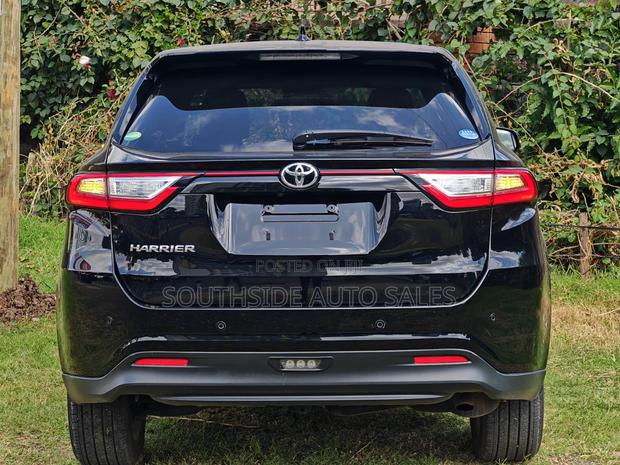 Toyota Harrier 2.0 2018 Black