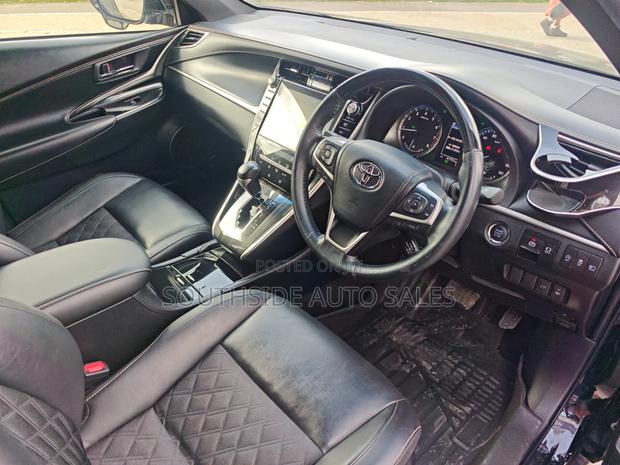 Toyota Harrier 2.0 2018 Black