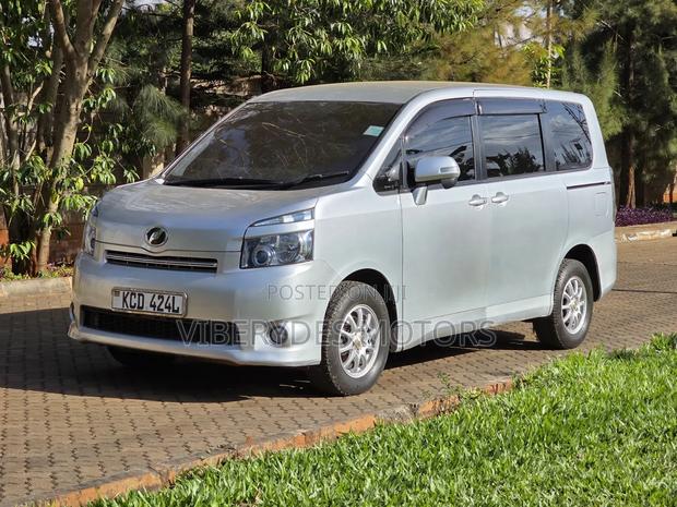 Toyota Voxy 2008 Silver