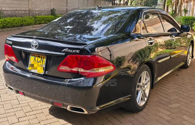 Toyota Crown 2010 Black