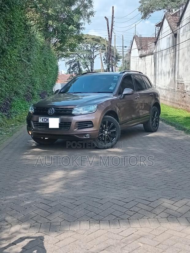 Volkswagen Touareg 2012 Brown