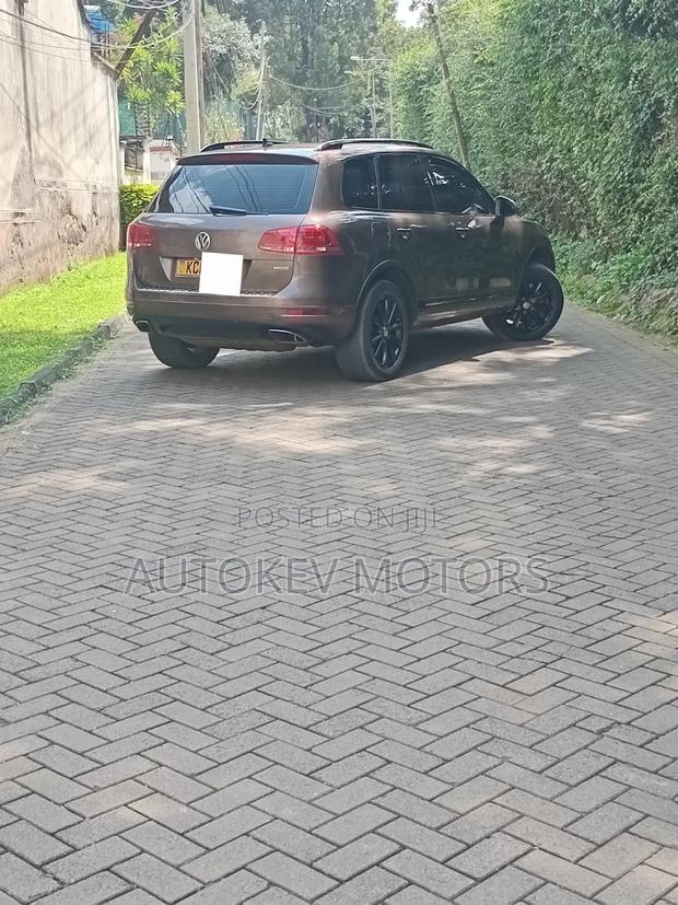 Volkswagen Touareg 2012 Brown