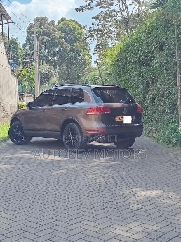 Volkswagen Touareg 2012 Brown