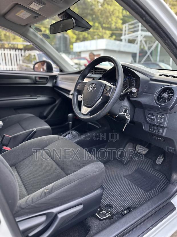 Toyota Axio 1.5 Hybrid 2WD 2019 White