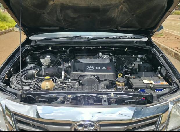 Toyota Hilux 2013 Black