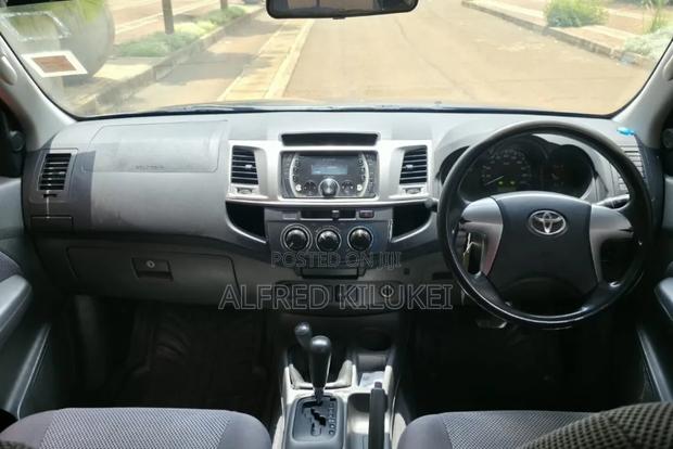 Toyota Hilux 2013 Black