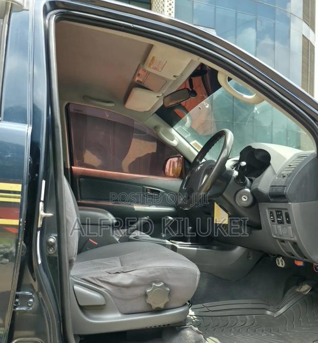 Toyota Hilux 2013 Black