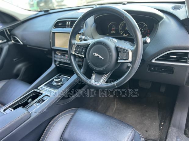 Jaguar F-Pace 20d Premium AWD 2018 White