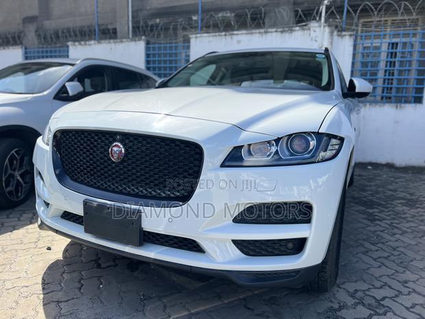 Jaguar F-Pace 20d Premium AWD 2018 White