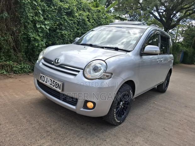 Toyota Sienta 1.5 FWD (6-seater) 2015 Silver