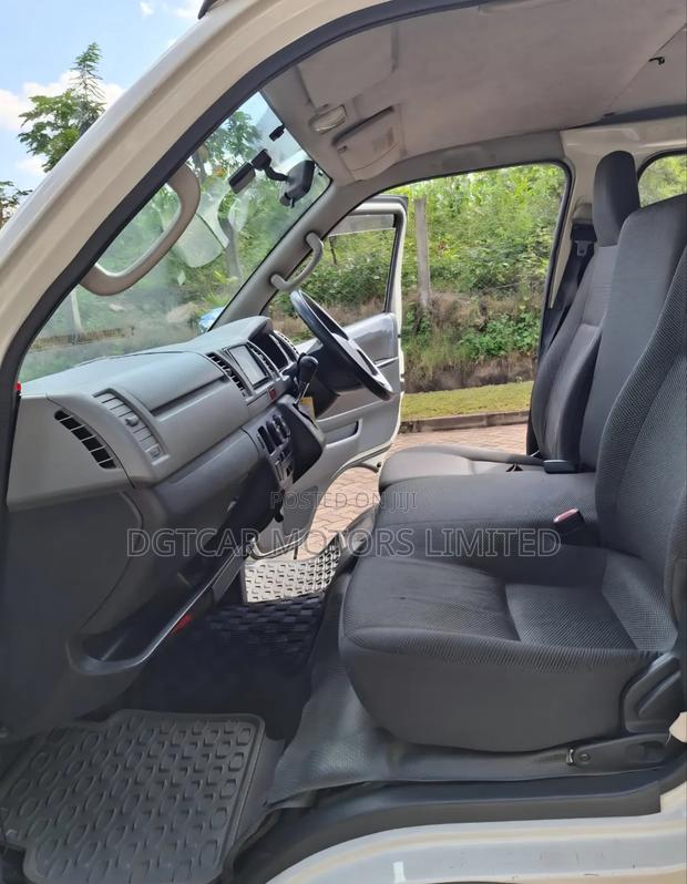 Toyota HiAce SV Premium 2013 White