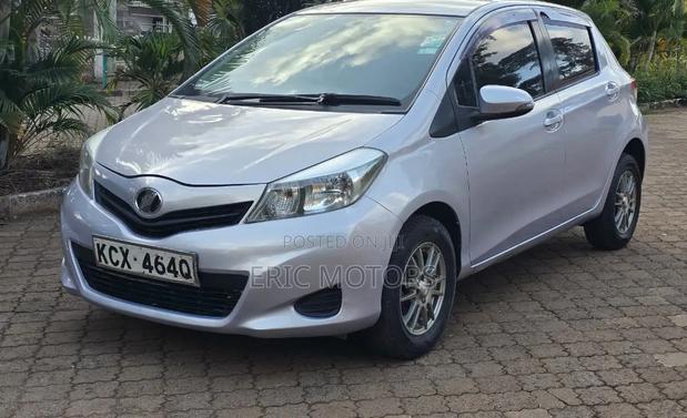 Toyota Vitz 2012 Silver