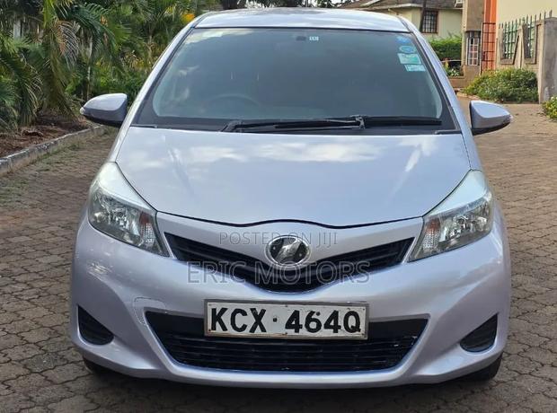 Toyota Vitz 2012 Silver