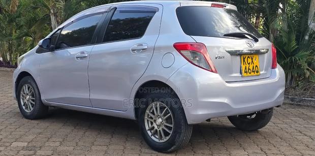Toyota Vitz 2012 Silver