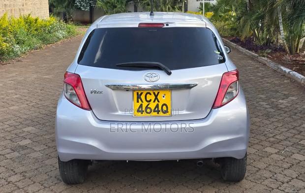Toyota Vitz 2012 Silver