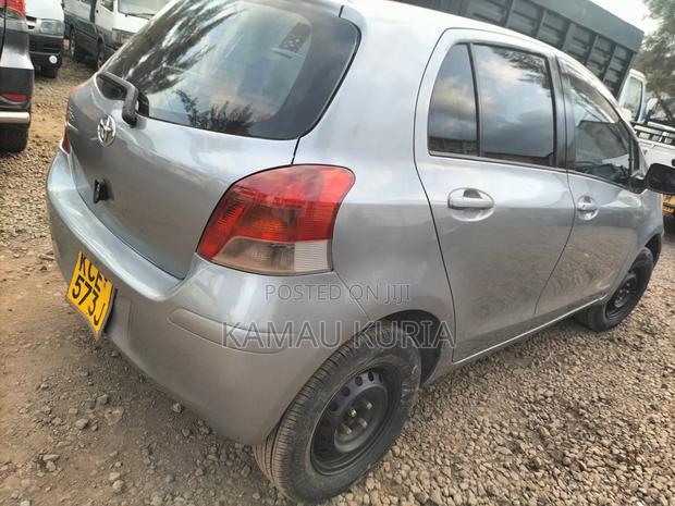 Toyota Vitz 2008 Silver