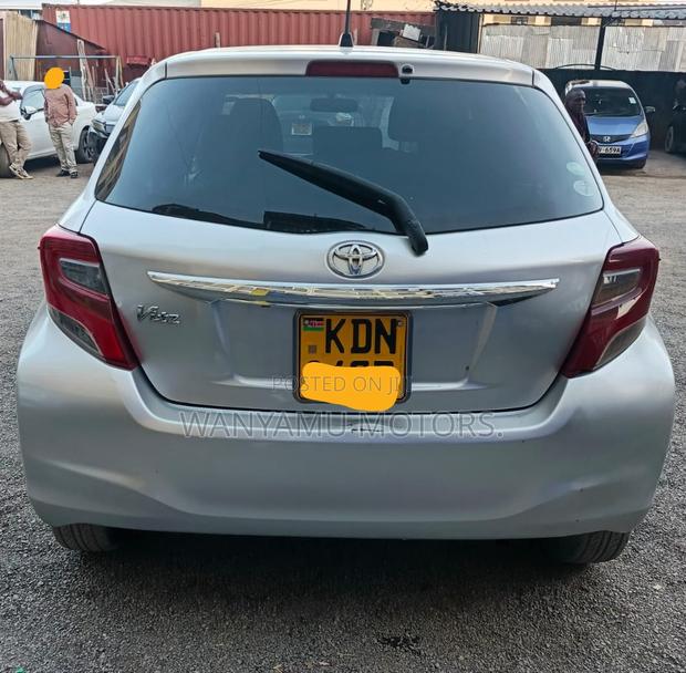 Toyota Vitz 2016 Silver
