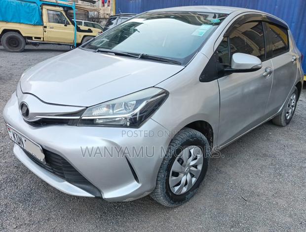 Toyota Vitz 2016 Silver