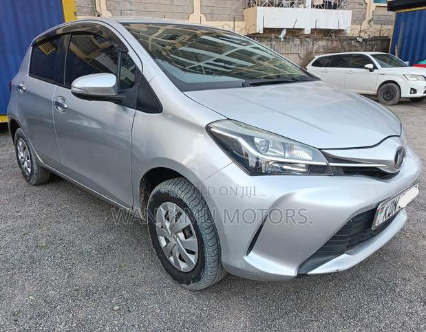 Toyota Vitz 2016 Silver