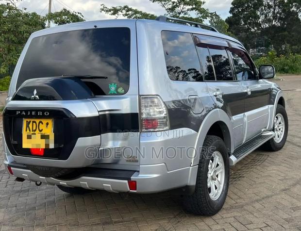 Mitsubishi Pajero 2015 Silver