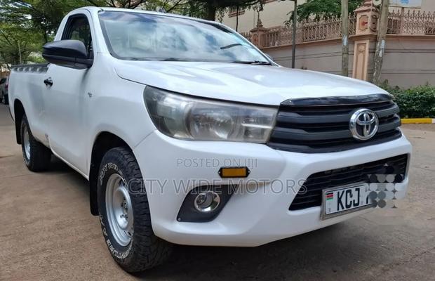 Toyota Hilux 2016 White