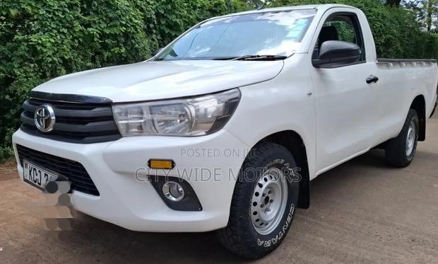 Toyota Hilux 2016 White