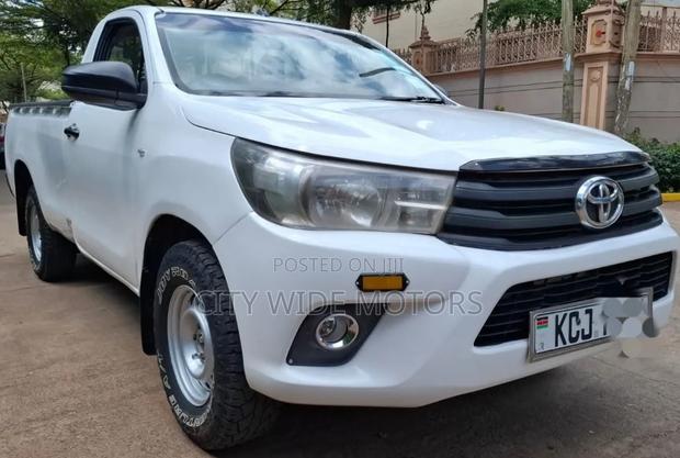 Toyota Hilux 2016 White