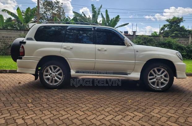 Toyota Land Cruiser 1999 White