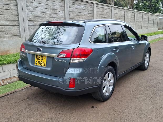 Subaru Outback 2.5i Premium 2011 Gray