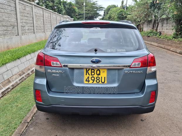 Subaru Outback 2.5i Premium 2011 Gray