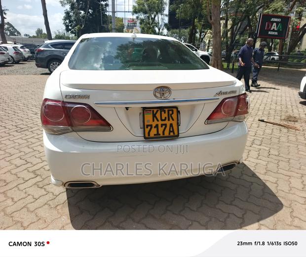Toyota Crown 2011 White