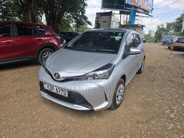 Toyota Vitz 1.0 FWD 5dr 2016 Silver
