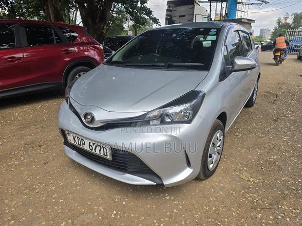 Toyota Vitz 1.0 FWD 5dr 2016 Silver