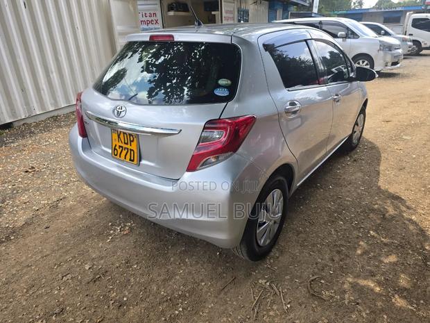 Toyota Vitz 1.0 FWD 5dr 2016 Silver
