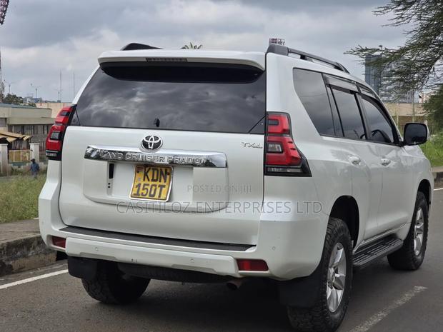 Toyota Land Cruiser Prado 2.8 2018 White