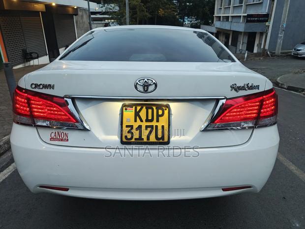 Toyota Crown 2017 White