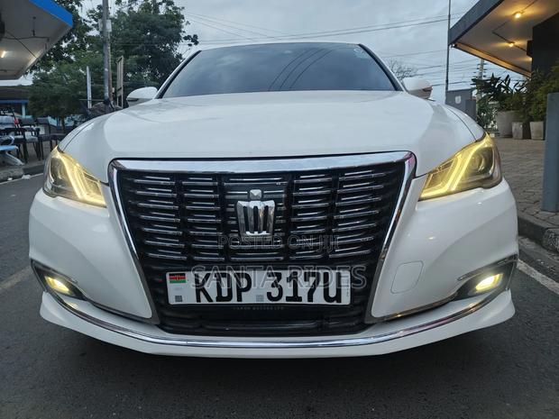 Toyota Crown 2017 White