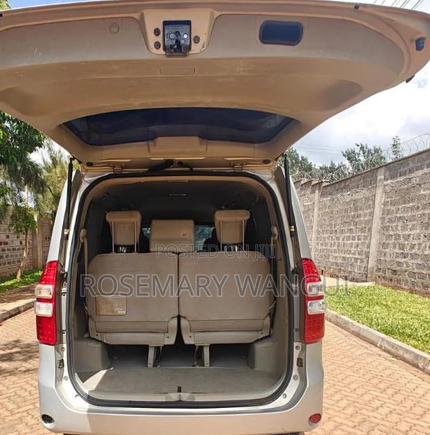 Toyota Noah 2011 Silver