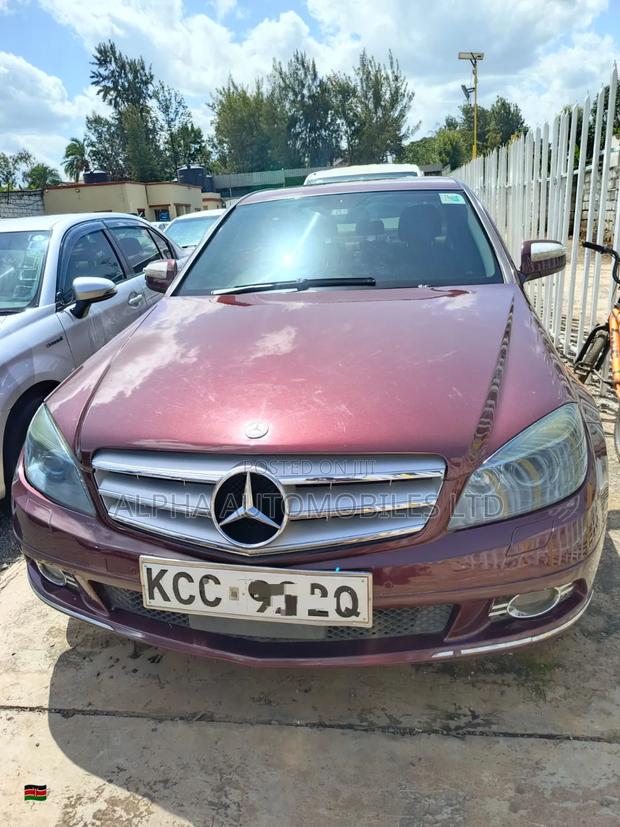 Mercedes-Benz C200 2011 Maroon
