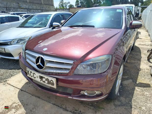Mercedes-Benz C200 2011 Maroon