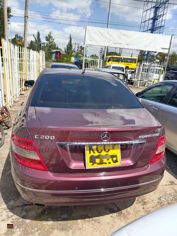 Mercedes-Benz C200 2011 Maroon
