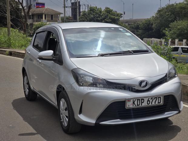 Toyota Vitz 1.0 FWD 3dr 2016 Silver