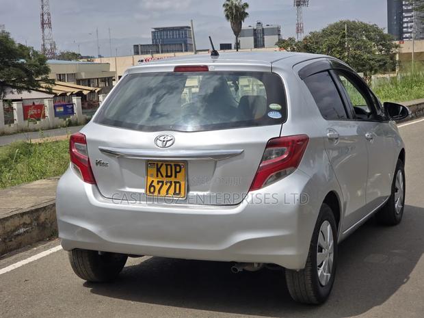 Toyota Vitz 1.0 FWD 3dr 2016 Silver