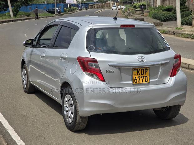Toyota Vitz 1.0 FWD 3dr 2016 Silver