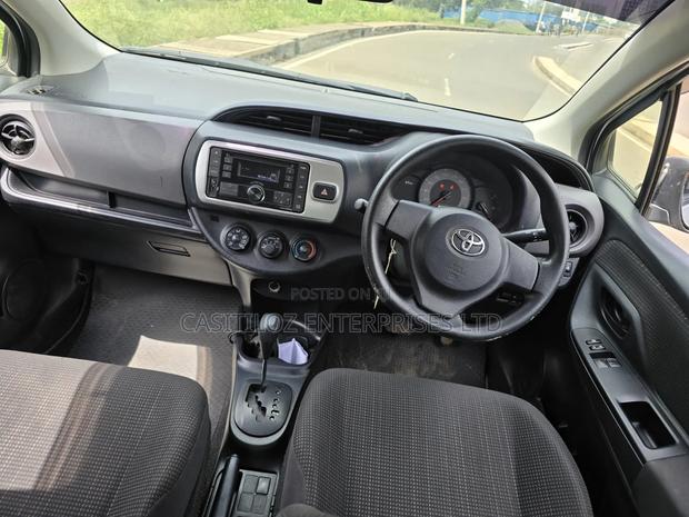 Toyota Vitz 1.0 FWD 3dr 2016 Silver