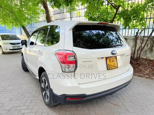 Subaru Forester 2018 White
