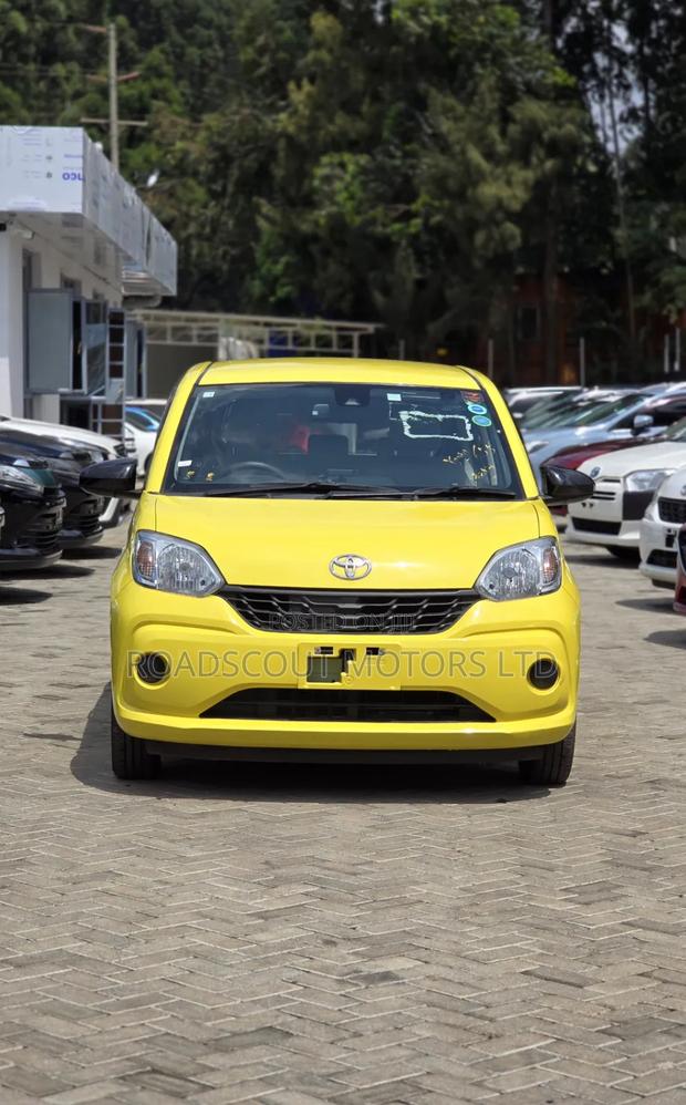 Toyota Passo 2018 Yellow