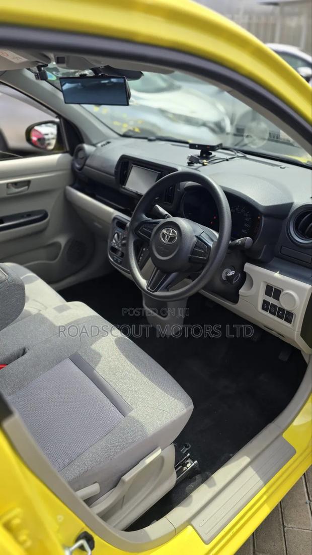 Toyota Passo 2018 Yellow